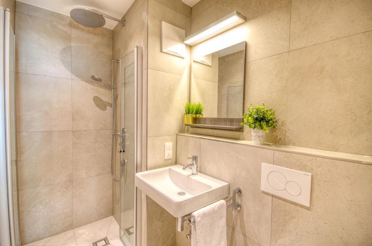 Apartment Berg & Tal - By Alpen Apartments Hollersbach im Pinzgau Bagian luar foto